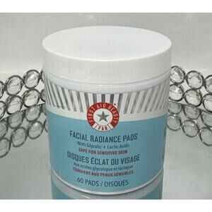 First Aid Beauty Facial Radiance Pads – Daily Exfoliating Pads with AHA